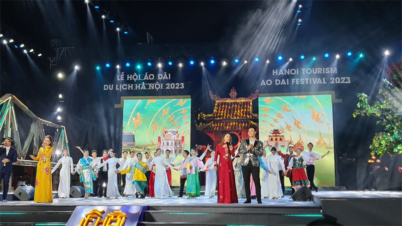 Quảng bá “Ninh Bình - Tuyệt sắc miền cố đô” tại Lễ hội Áo dài Hà Nội năm 2023.