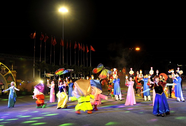 Festival Ninh Bình - Tràng An lần thứ II với chủ đề Sắc màu di sản - Hội tụ và lan tỏa sẽ được tổ chức từ ngày 26 - 31/12/2023 tại thành phố Ninh Bình