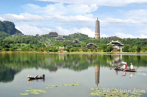 Khu du lịch văn hóa tâm linh chùa Bái Đính nằm trong quần thể Danh thắng Tràng An, được UNESCO công nhận là Di sản hỗn hợp Văn hóa và thiên nhiên đầu tiên ở Việt Nam.