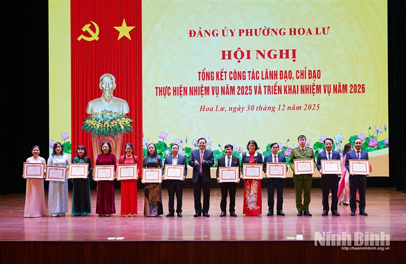 DNTN Hoàng Sơn vinh dự được trao tặng giấy khen Chi bộ hoàn thành xuất sắc nhiệm vụ năm 2025