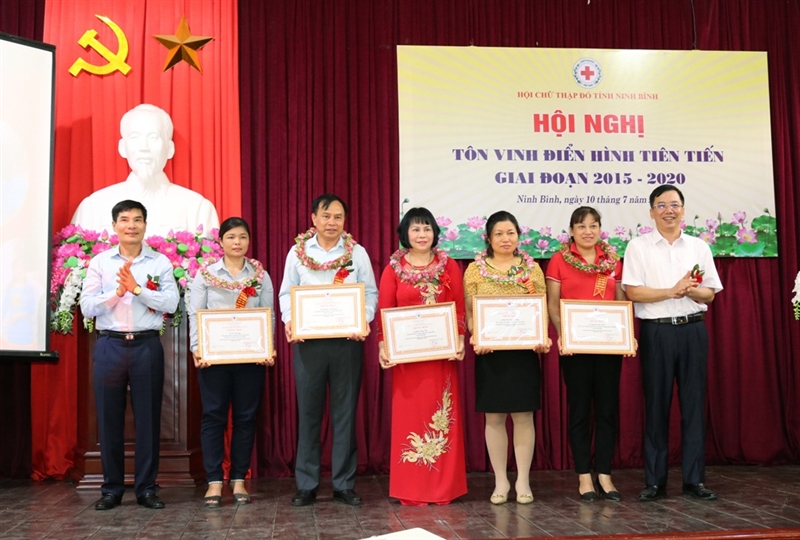 Hội nghị tôn vinh điển hình tiên tiến giai đoạn 2015-2020 của Hội chữ thập đỏ tỉnh Ninh Bình