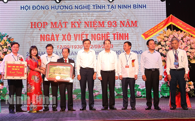 Gặp mặt kỷ niệm 93 năm Ngày Xô Viết Nghệ Tĩnh và 25 năm Ngày thành lập Hội đồng hương Nghệ Tĩnh tại Ninh Bình